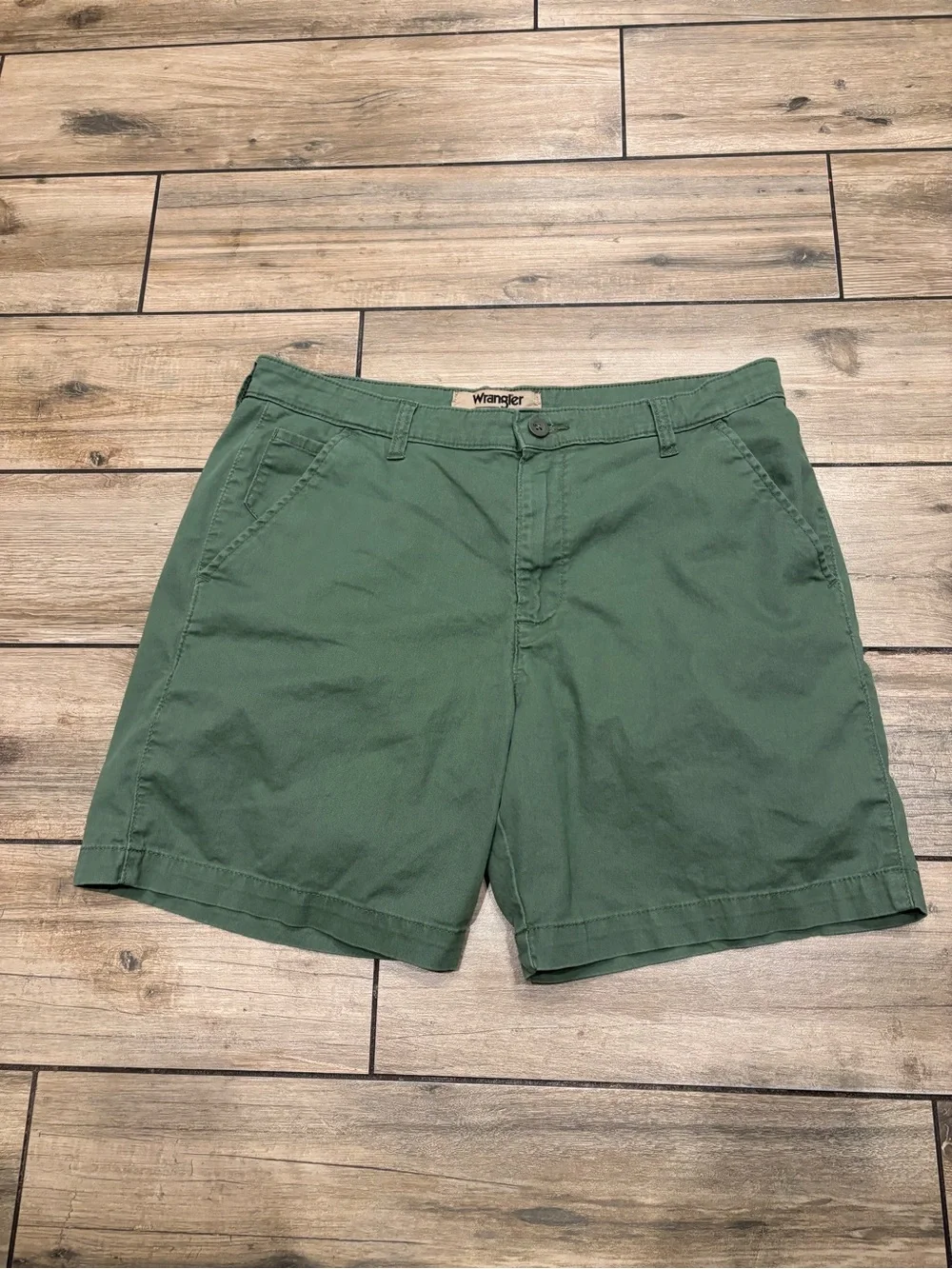 Wrangler Mens Size 34 Green Stretch Outdoor Casual Chino Flat Front Shorts